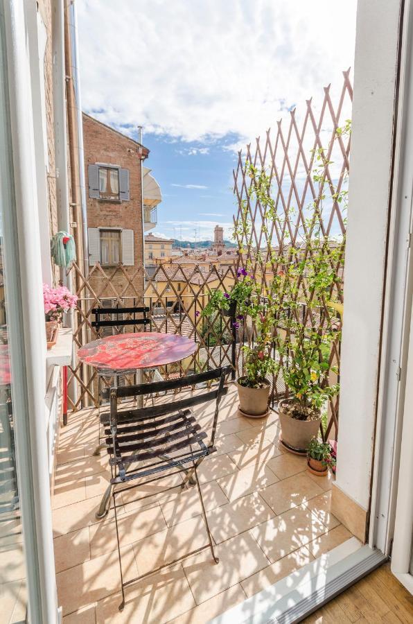 Inner Bo, Terrazzino Vista Tetti In Centro Storico Bolonia Exterior foto